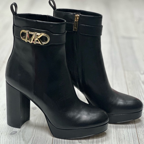 Michael Kors BRAND NEW Leather Platform Boots size 10 - Picture 1 of 8